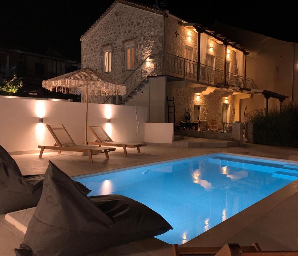 Mangata Suites Homes With Private Pools Spartokhorion Luaran gambar